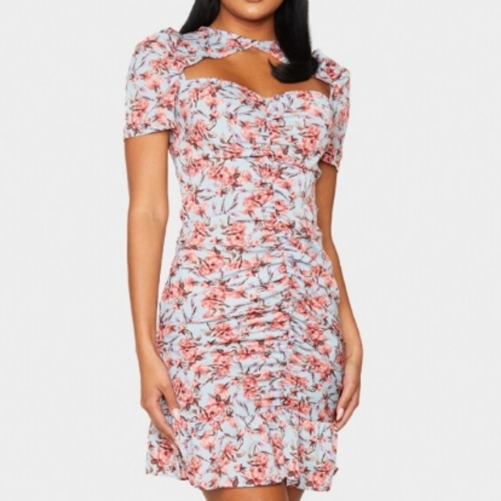 Pretty Little Thing Blue Floral Cut out Ruched Bodycon Dress NWT Easter spring 6